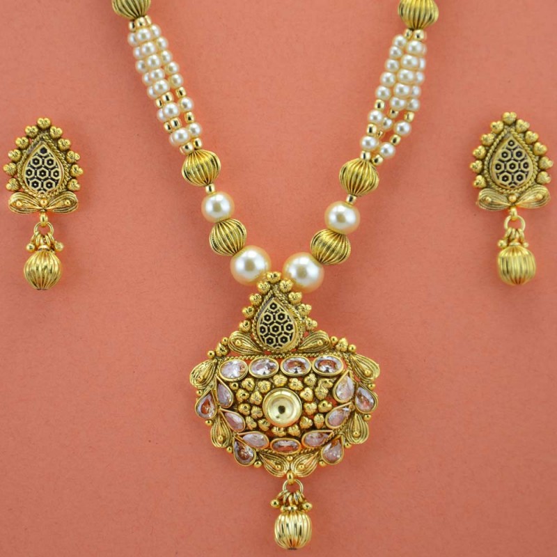 Gold Plated White Pearls and Stones Necklace Set