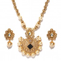 Gold Toned Necklace With Shinny Pearls In Black Stone
